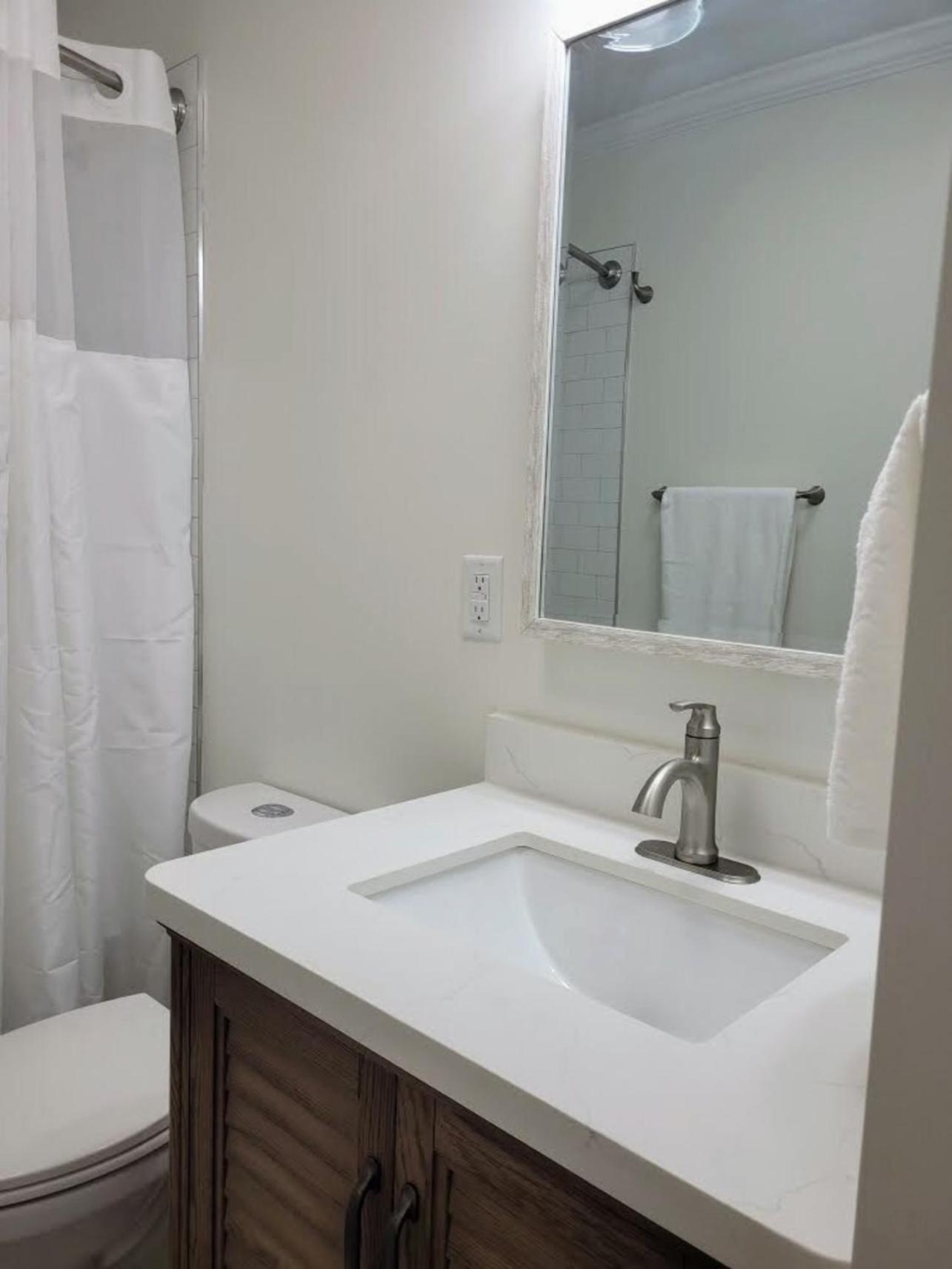 Renovated 2 Bed Walltown Walk To Duke! B *