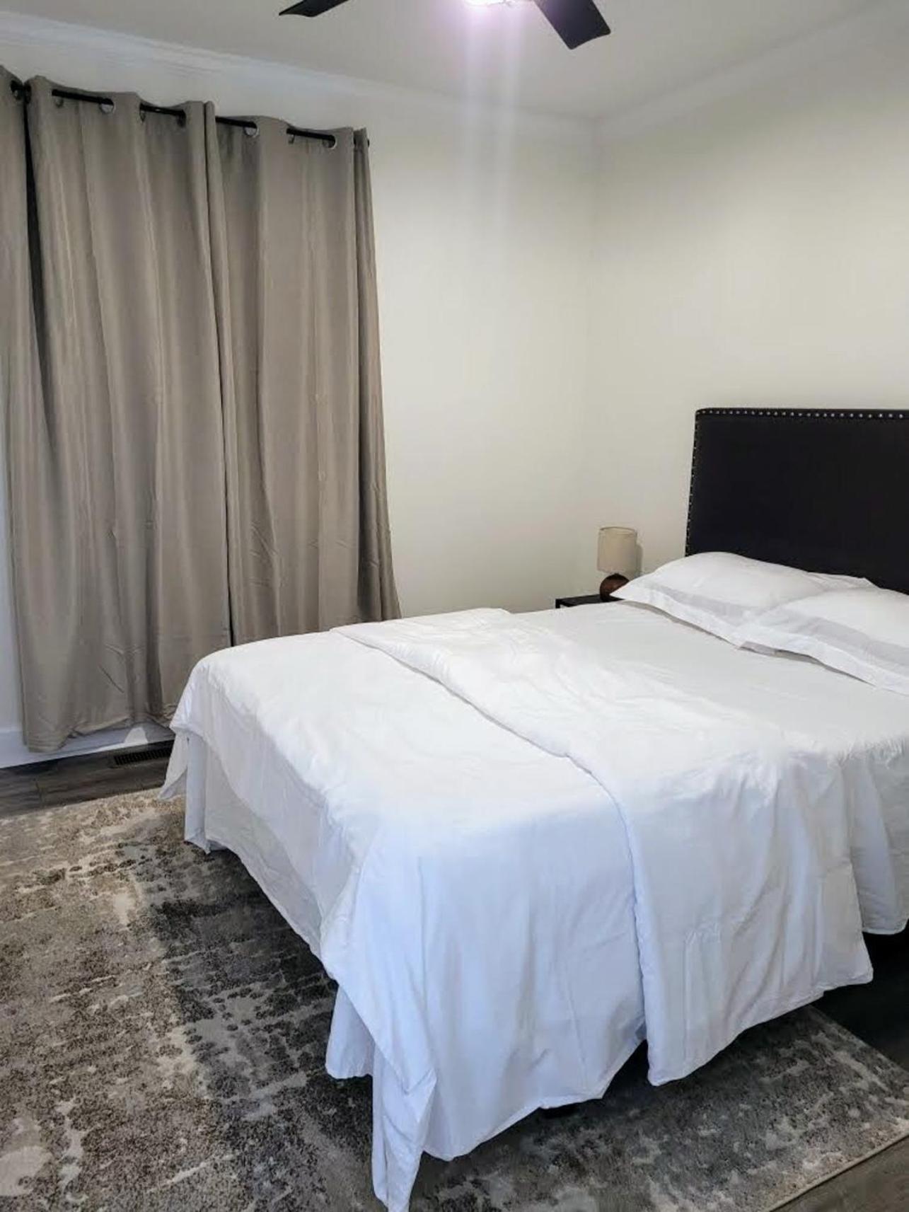 Casa de Férias Renovated 2 Bed Walltown Walk To Duke! B